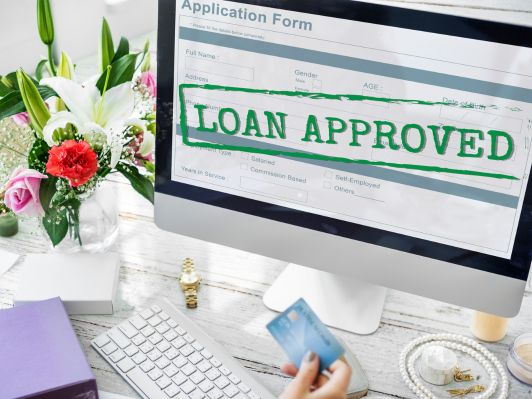 How do lenders decide who to lend to